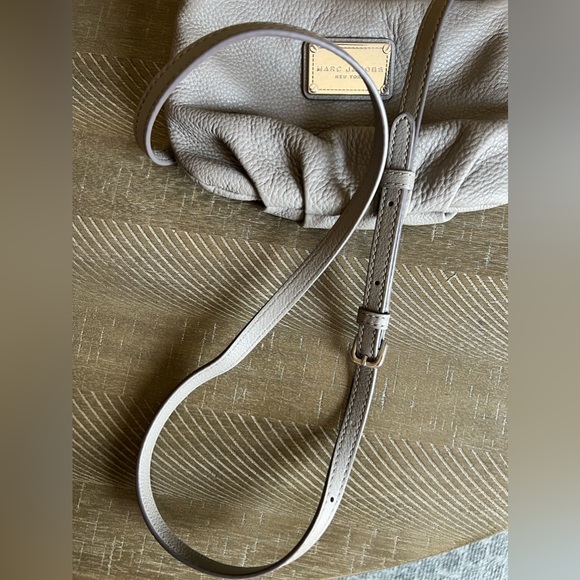 Marc Jacobs Classic Crossbody Pebble Grey - Picture 3 of 5